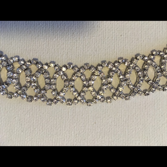 Boohoo Jewelry - Elegant Rhinestone Intertwined Choker Necklace
